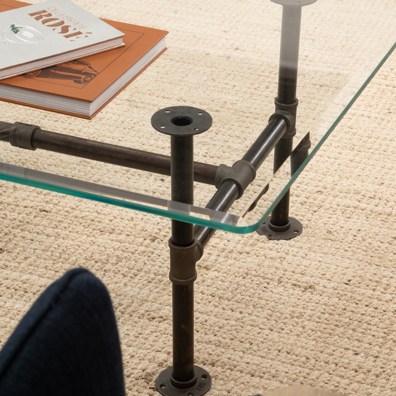 How to Creatively Blend Glass with Different Metals